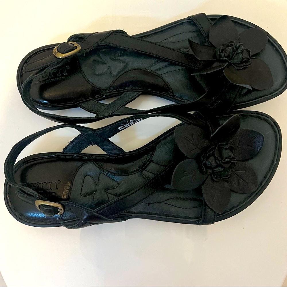BORN•Flat Leather Sandals•BLACK with Leather Flower Detail•SIZE 6 - Picture 11 of 16